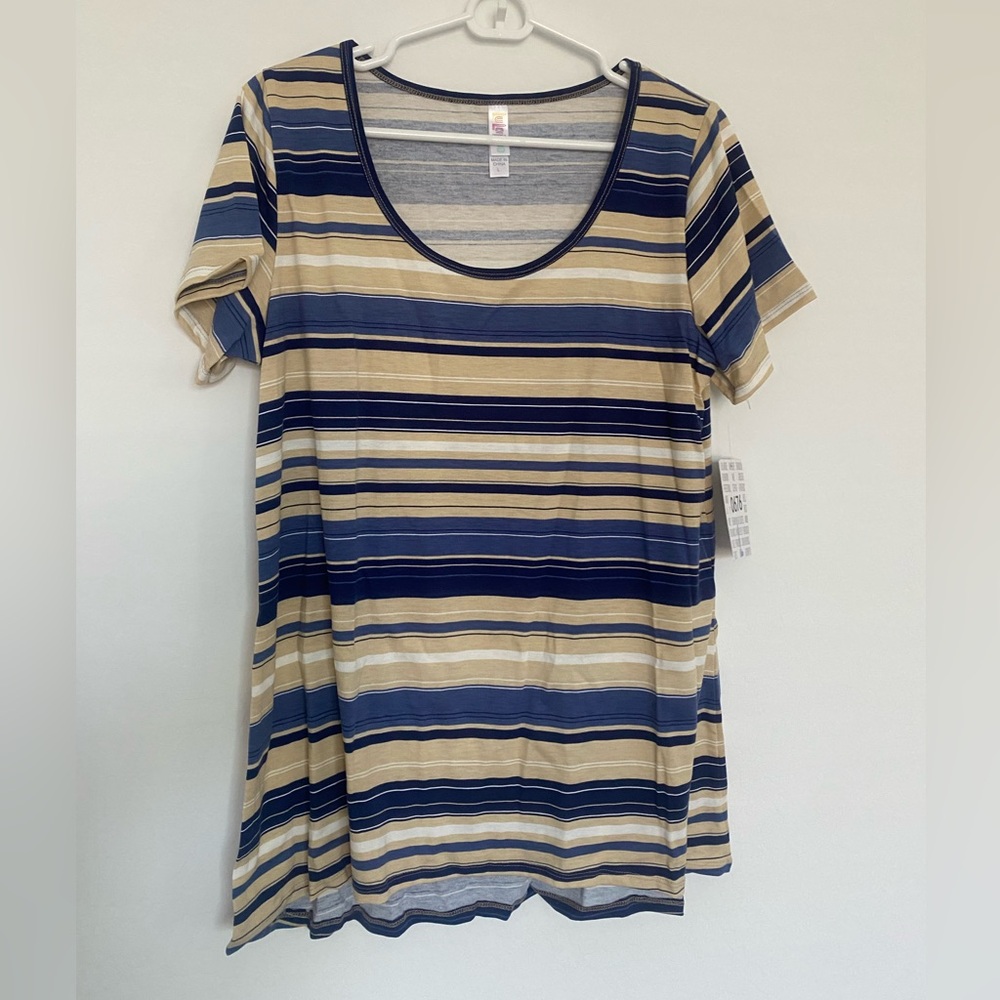 LuLaRoe Classic Tee - Picture 1 of 4